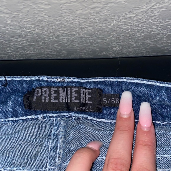 dark-washed boot cut jeans. - Picture 3 of 4